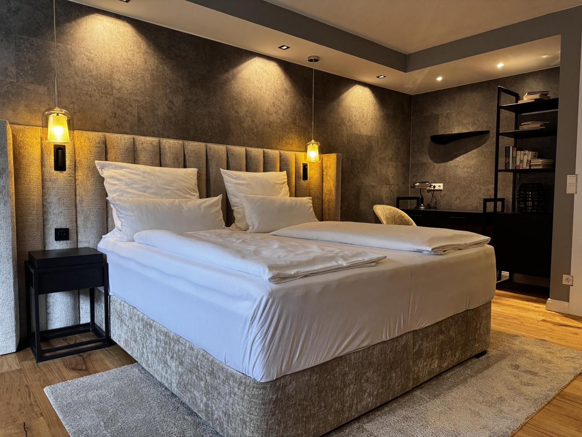Hotel Luisenpark Бад-Бергцаберн Экстерьер фото