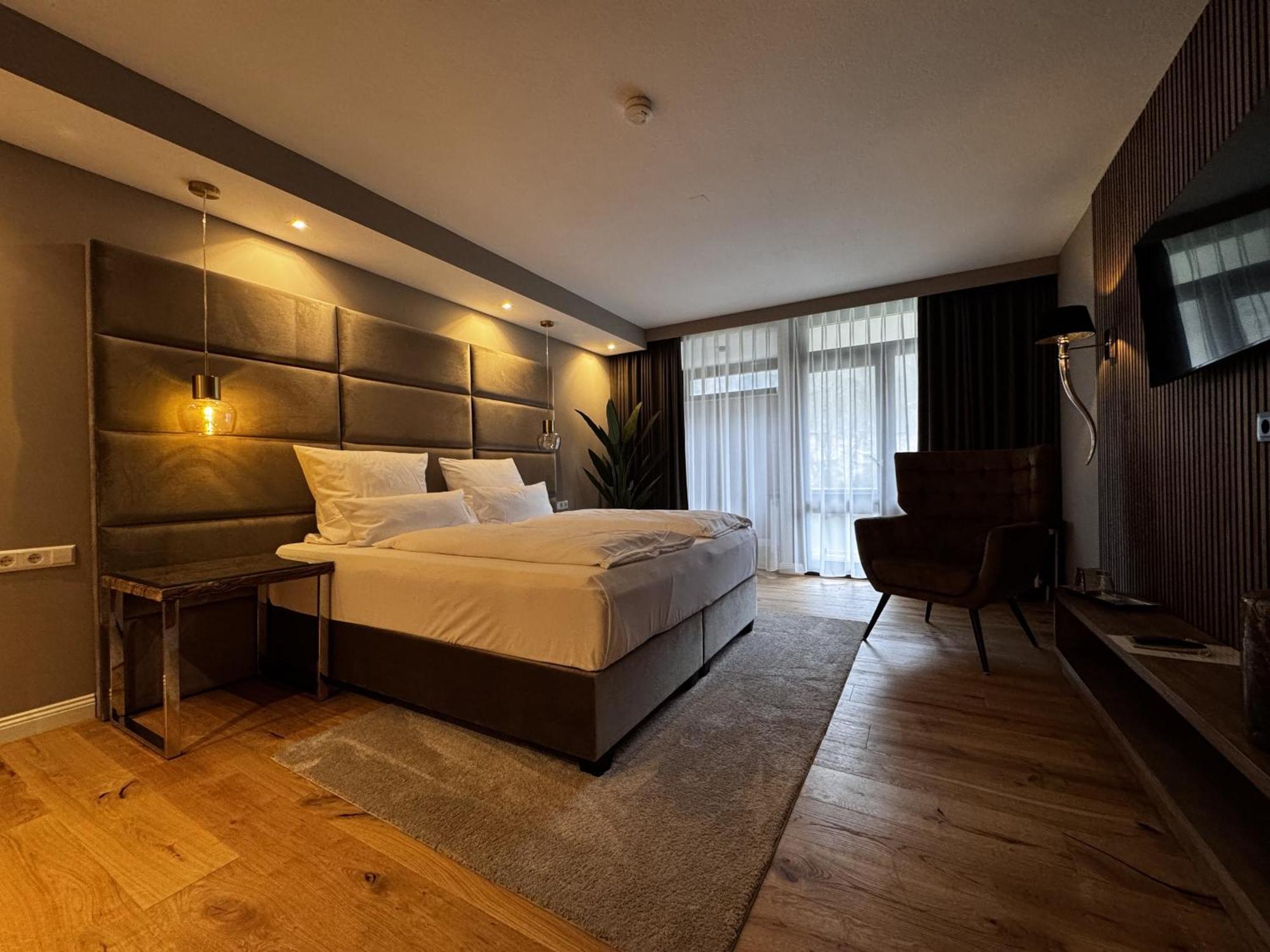Hotel Luisenpark Бад-Бергцаберн Экстерьер фото